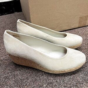 BROOKS BROTHERS Cream Women's Suede Heel Wedges size 6 made in Spain Y2K